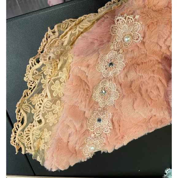 Chenille Style Faux Fur Scarf With Lace Pearl Detail Romance NEW Dusty Rose #2 - Picture 4 of 6
